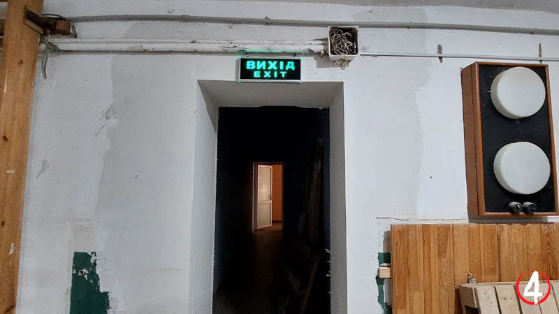 Комплекс допризовник облаштовують в укриття. Встановлений новий вказівник