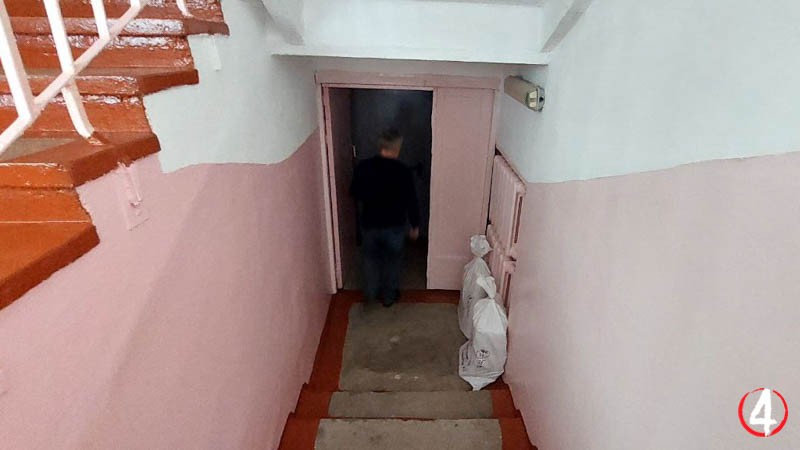 Внутрішній вхід в укриття