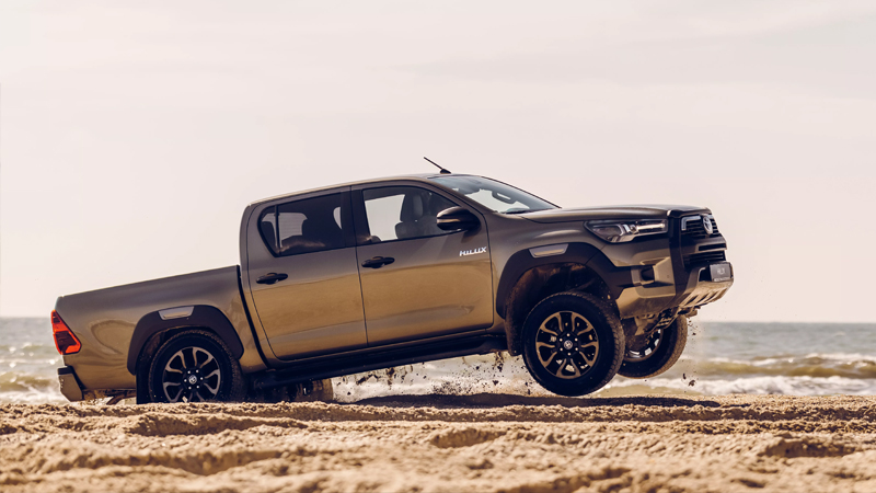Пропозиція ТОВ «ВІДІ АВТОСТРАДА» – пікап Toyota Hilux. Фото з сайту https://toyota-ua.com/