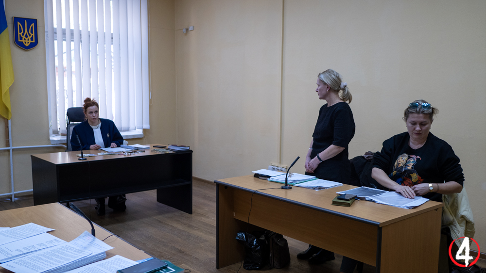 Світлана Пастушенко судді Балацькій  адвокатка Катерина Воронюк.