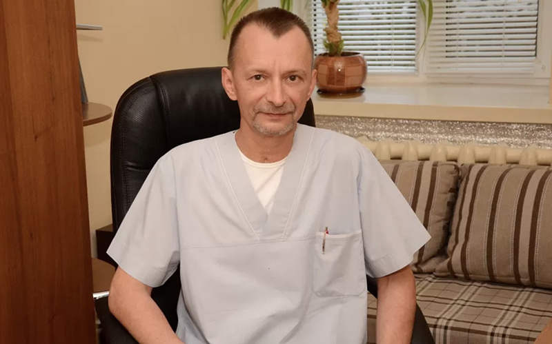 Завідувач відділення анестезіології та інтенсивної терапії&nbsp;Олег Сумовський