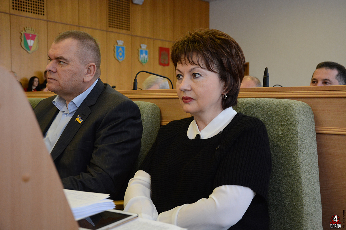 Заступниця голови Рівненської ОДА, депутатка фракції "Конкретні справи", за нею депутат від БПП "Солідарність" Михайло Крук