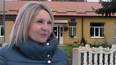 Cільська голова Дядьковицької сільської ради Людмила Вітковець. Працює за сумісництвом вчителькою у місцевого ліцею.