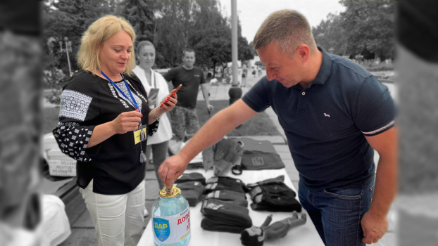 Віта Шинкаренко Та Віктор Шакирзян На Благодійному Ярмарку